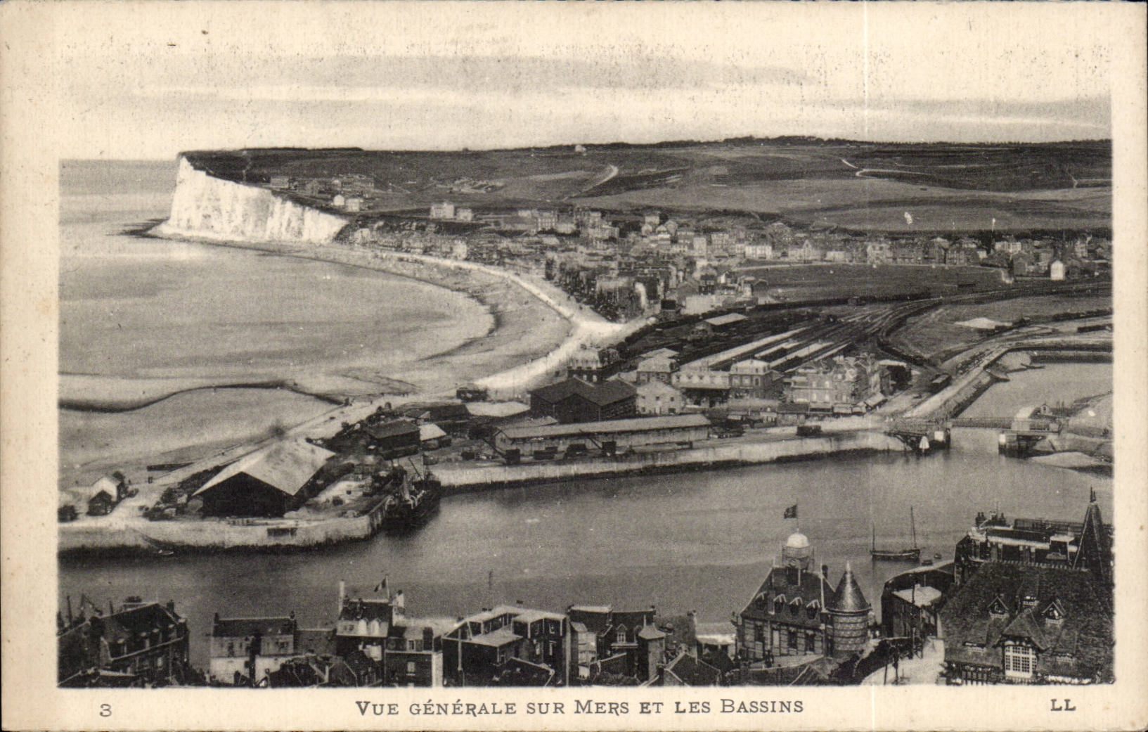 CPA Mers les Bains Vue generale sur Mers et les bassins
