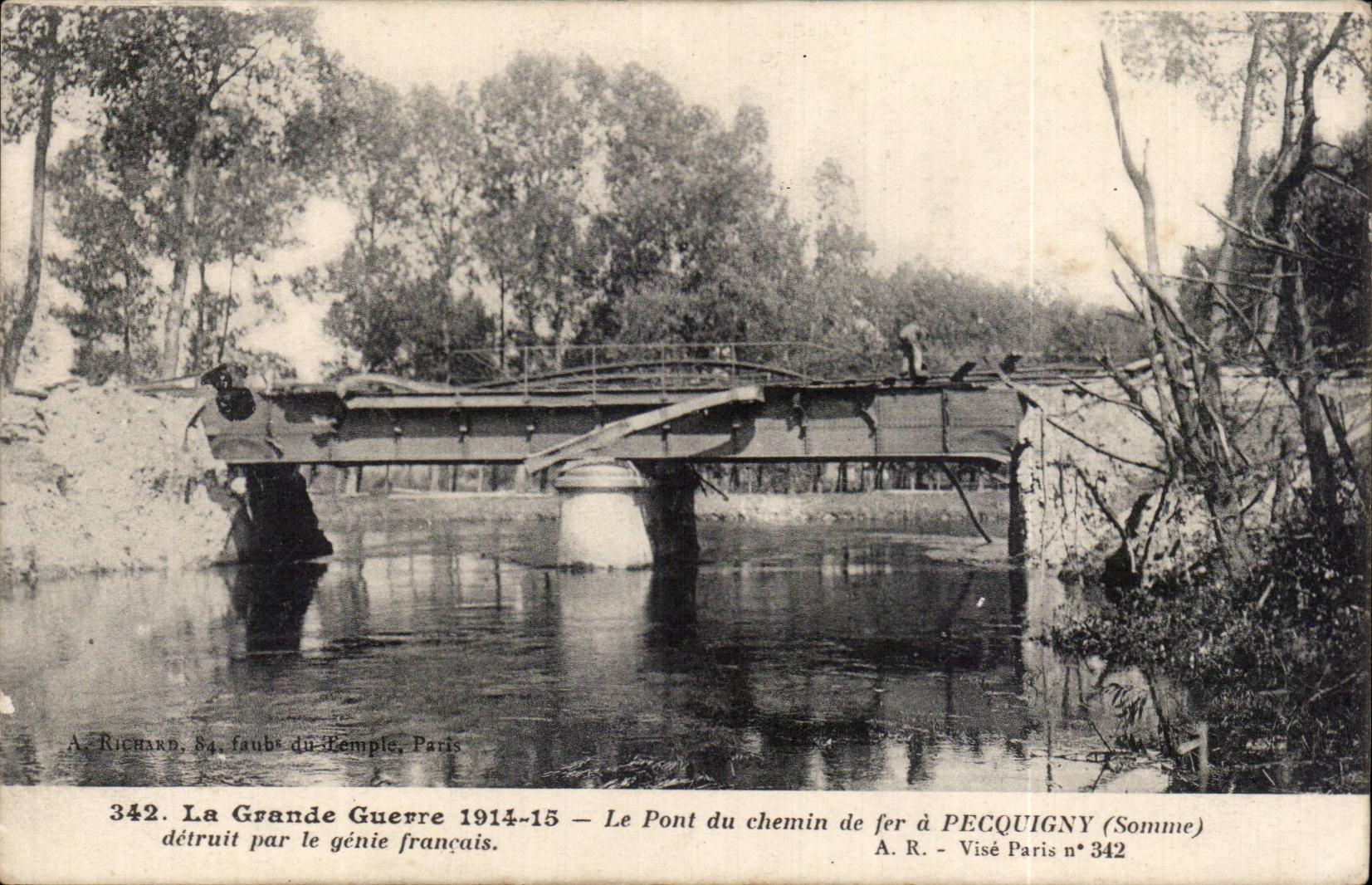 CPA La grande guerre 1914 1915 Le pont du chemin de fer a Pecquigny detruit par le genie francais