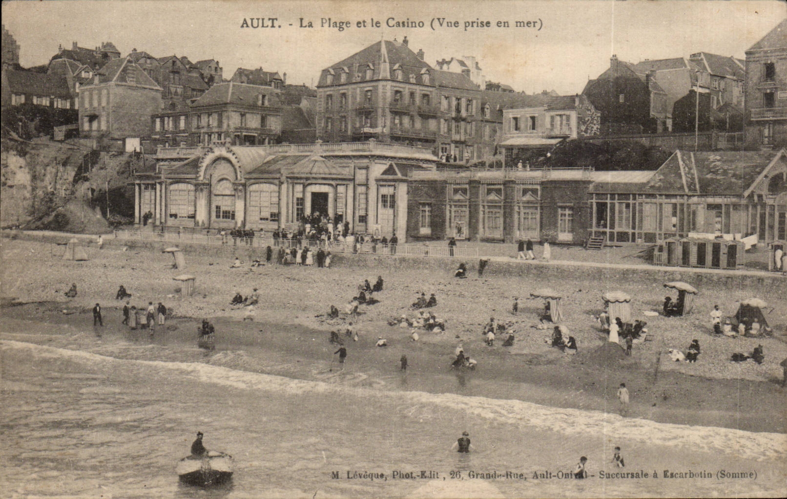 CPA Ault La plage et le casino (vue prise en mer)