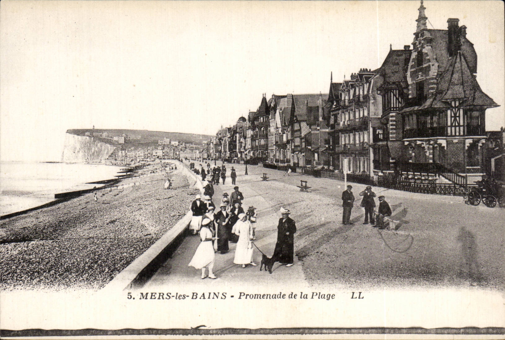 CPA Mers les Bains Promenade de la plage
