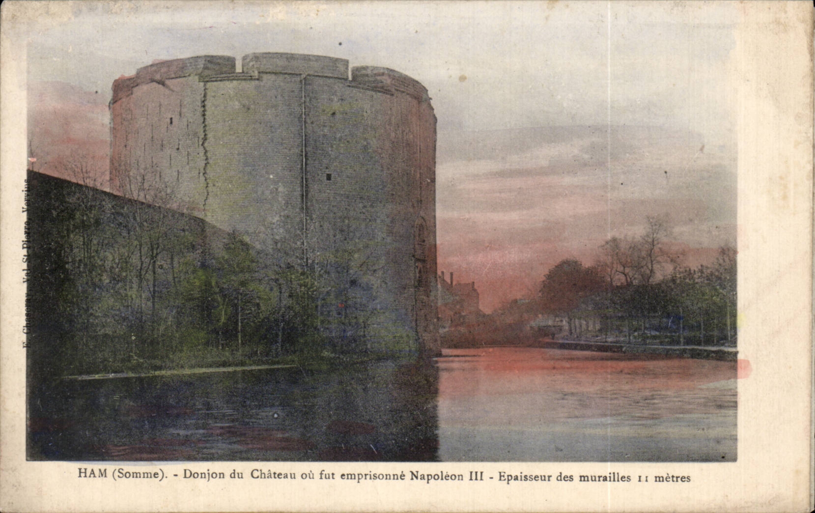 CPA Ham Donjon du chateau ou fut emprisonne Napoleon III (publicite Cartes posteslChseray Val St Pierre Vervins)