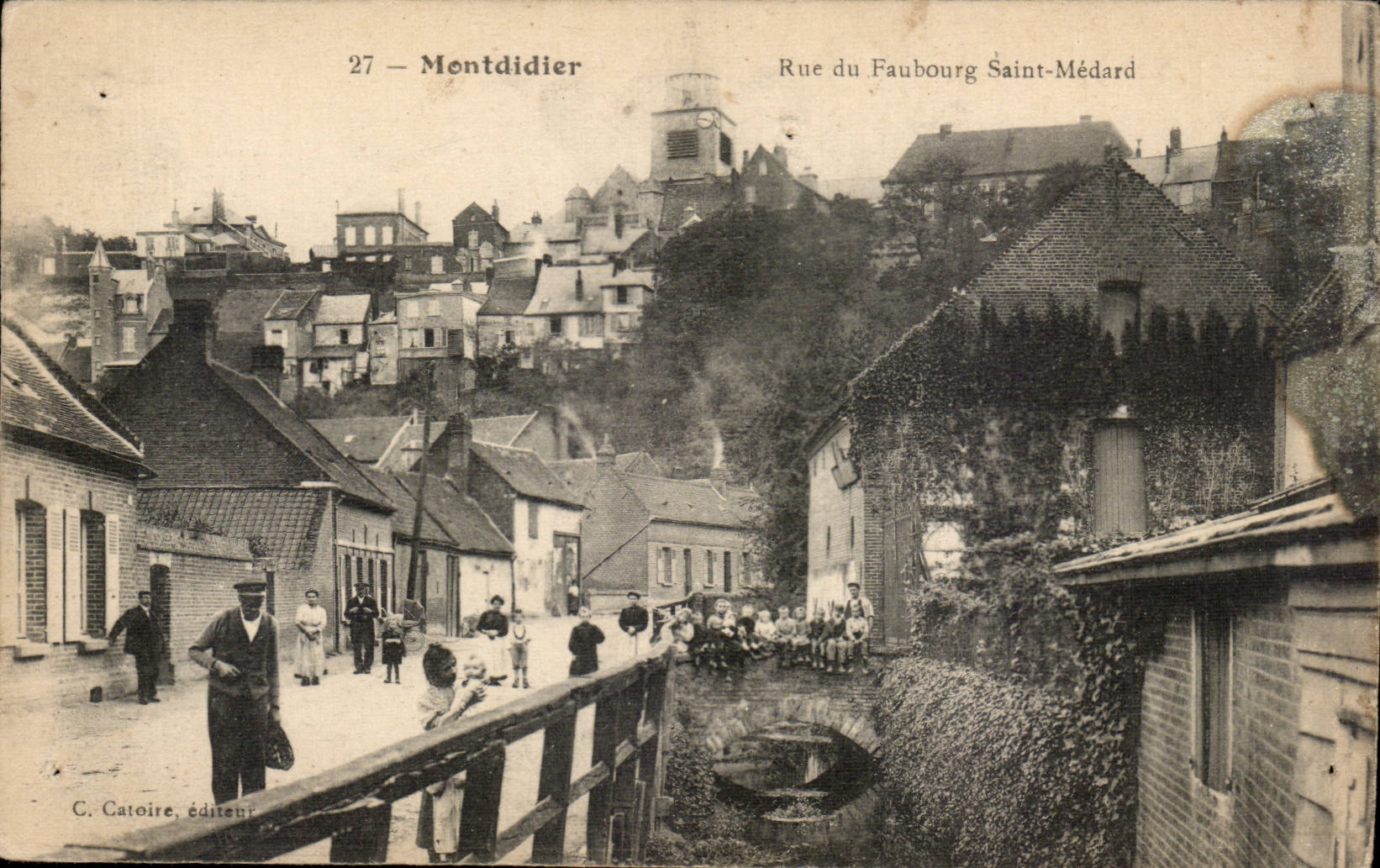 CPA Montdidier Rue du faubourg St Medard