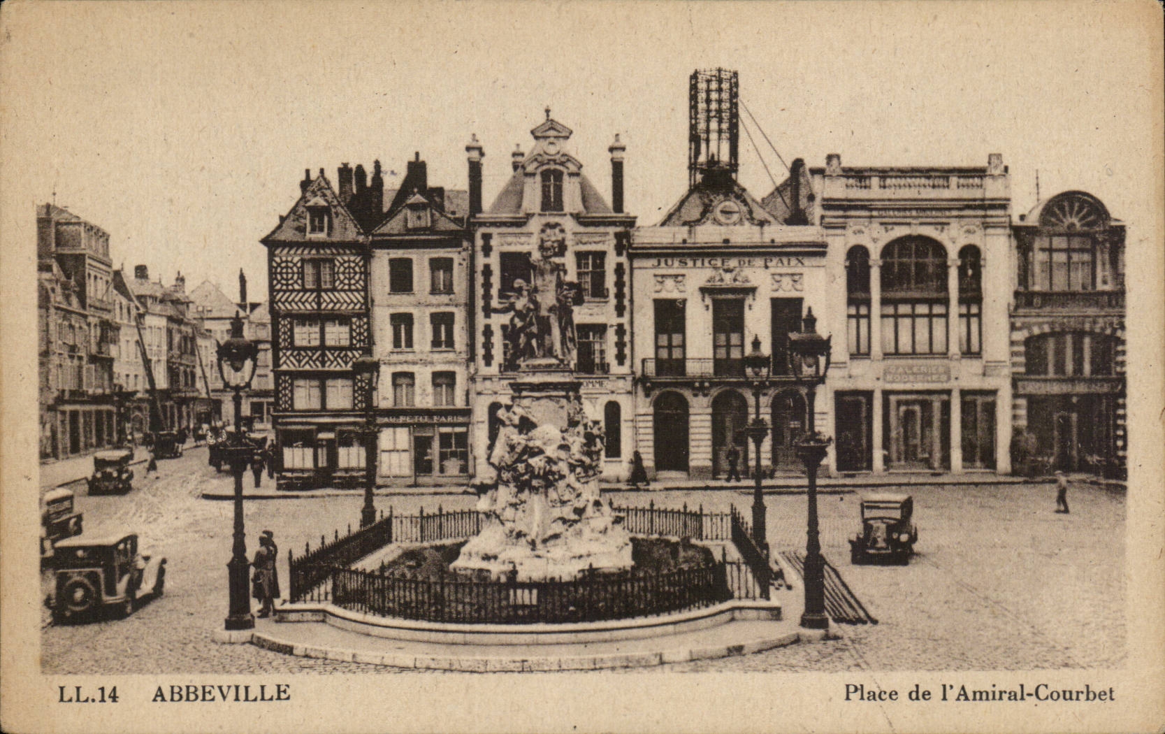 Abbeville — Place de l'Amiral-Courbet — LL.14