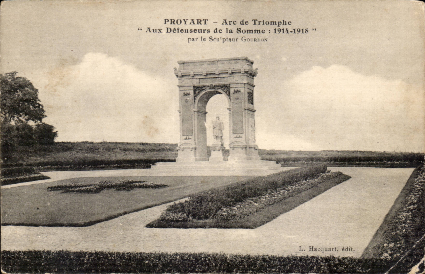 PROYART — Arc de Triomphe — Aux Défenseurs de la Somme : 1914-1918 — par le Sculpteur GOURDON — L. Hacquart, édit.