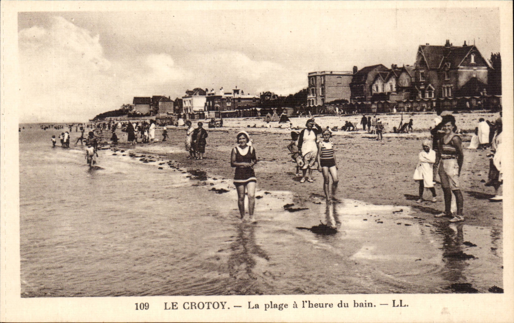 CPA Le Crotoy La plage a l'heure du bain 