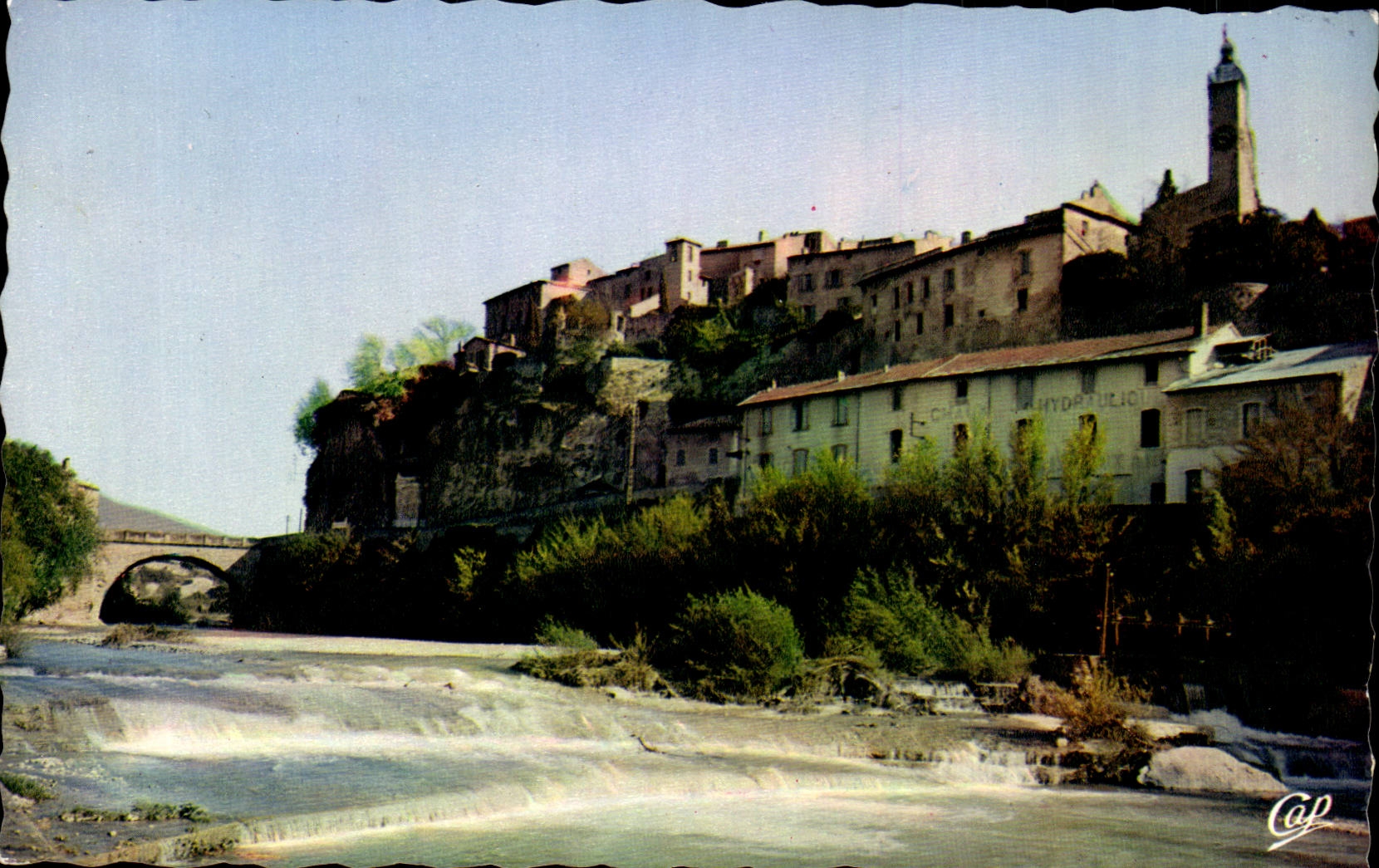 Vaison-la-Romaine — Le Pont romain, l'Ouvèze, la vieille ville et le Beffroi — Cap