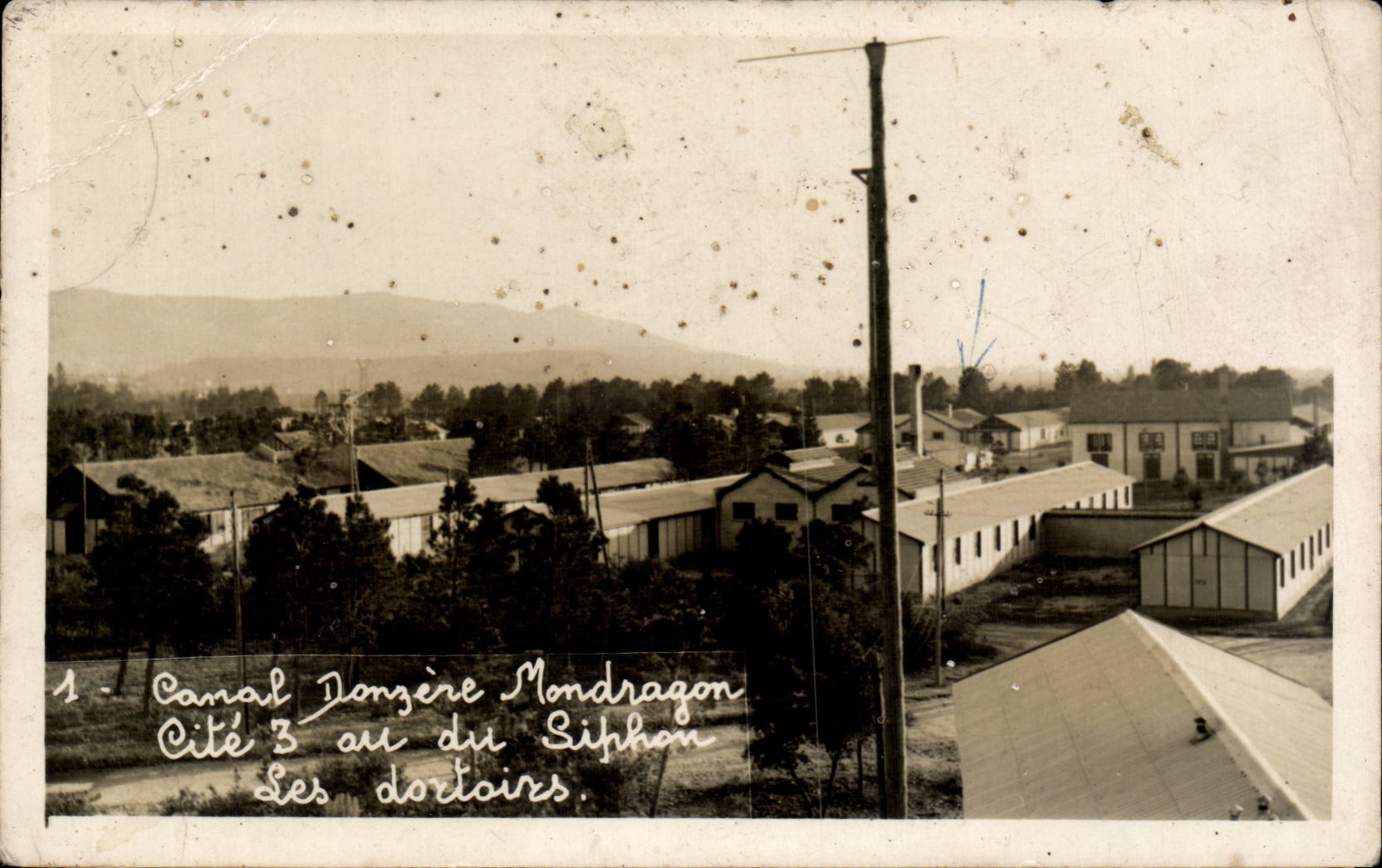 Canal Donzère Mondragon — Cité 3 rue du Siphon, Les dortoirs — sans éditeur ni numéro visible