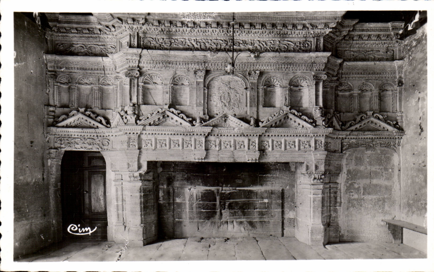 CPSM Gordes Cheminee Renaissance Salle du chateau (1541)