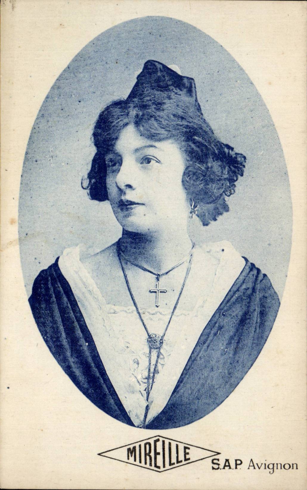 CPA Avignon Folklore Costume Femme