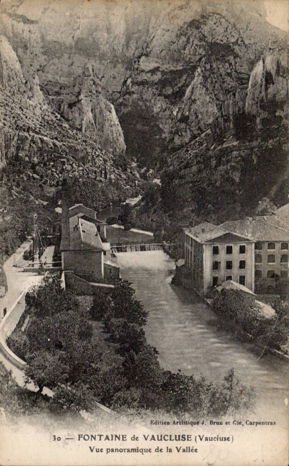 CPA Fontaine de Vaucluse Vue panoramique de la vallee