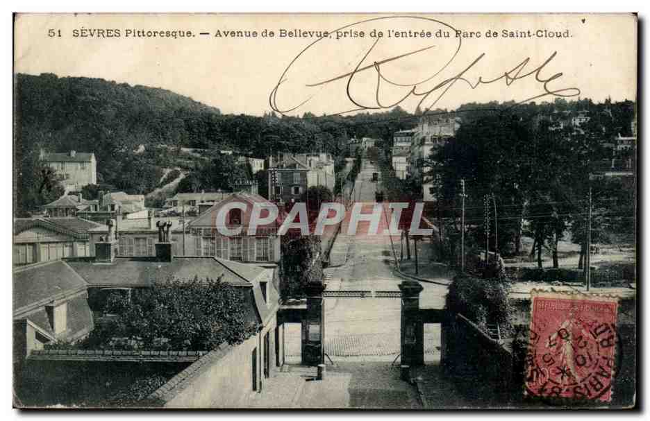 CPA Sevres Avenue de Bellevue prise de l'entree du parc de Saint Cloud