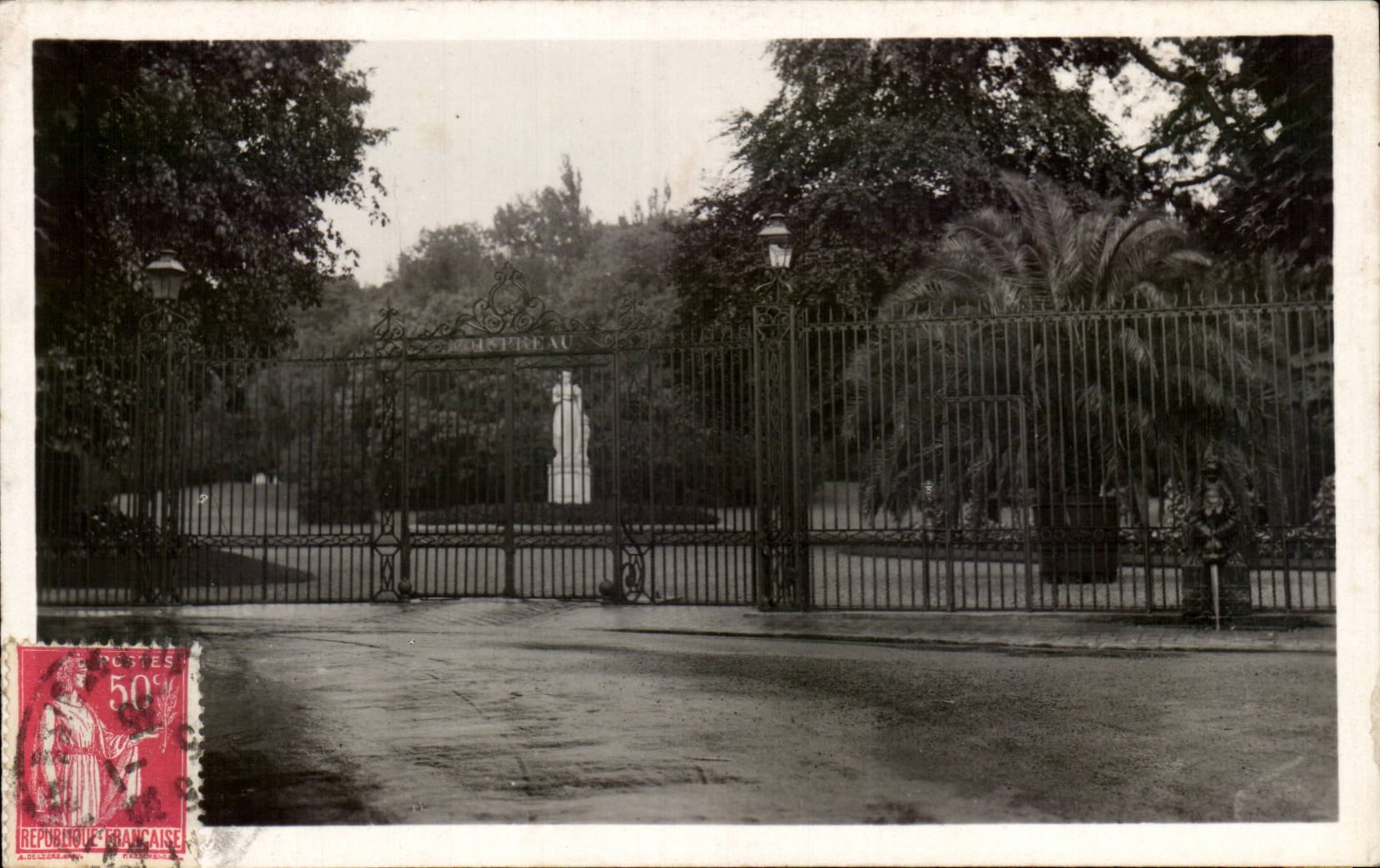 CPA Rueil Malmaison Entree du chateau de Bois preau