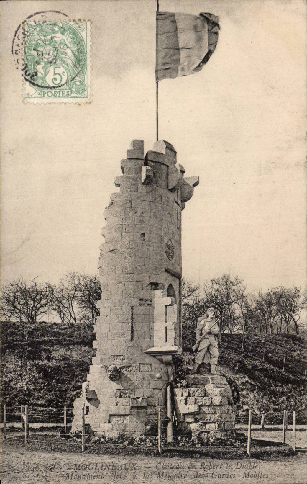 CPA Moulineaux Chateau de Robert le diable Monument eleve a la memoire des gardes mobiles