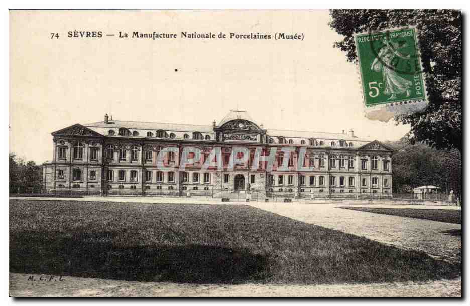 CPA Sevres La manufacture nationale de Porcelaines (Musee)