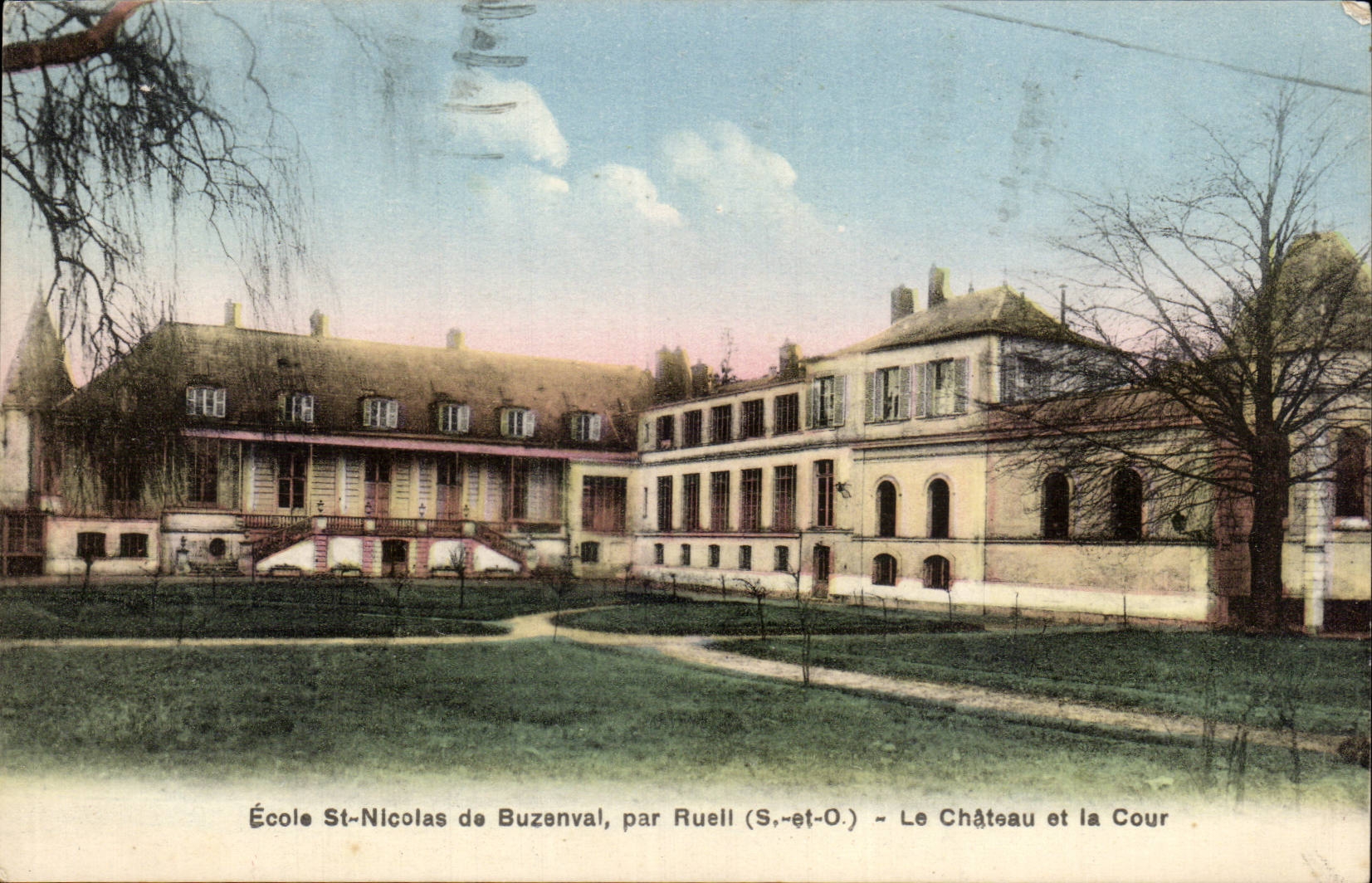CPA Ecole St Nicolas de Buzenval par Rueil Le chateau et la cour