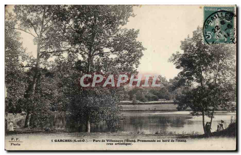 CPA Garches Parc de Villeneuve Promenade au bord de l'etang