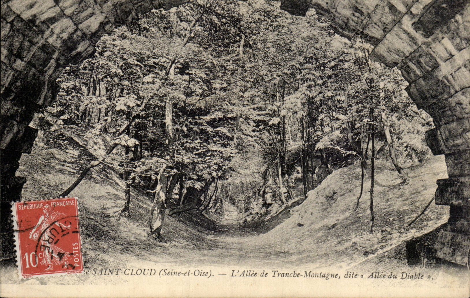 CPA Saint Cloud L'allee de Tranche Montagne dite Allee du diable