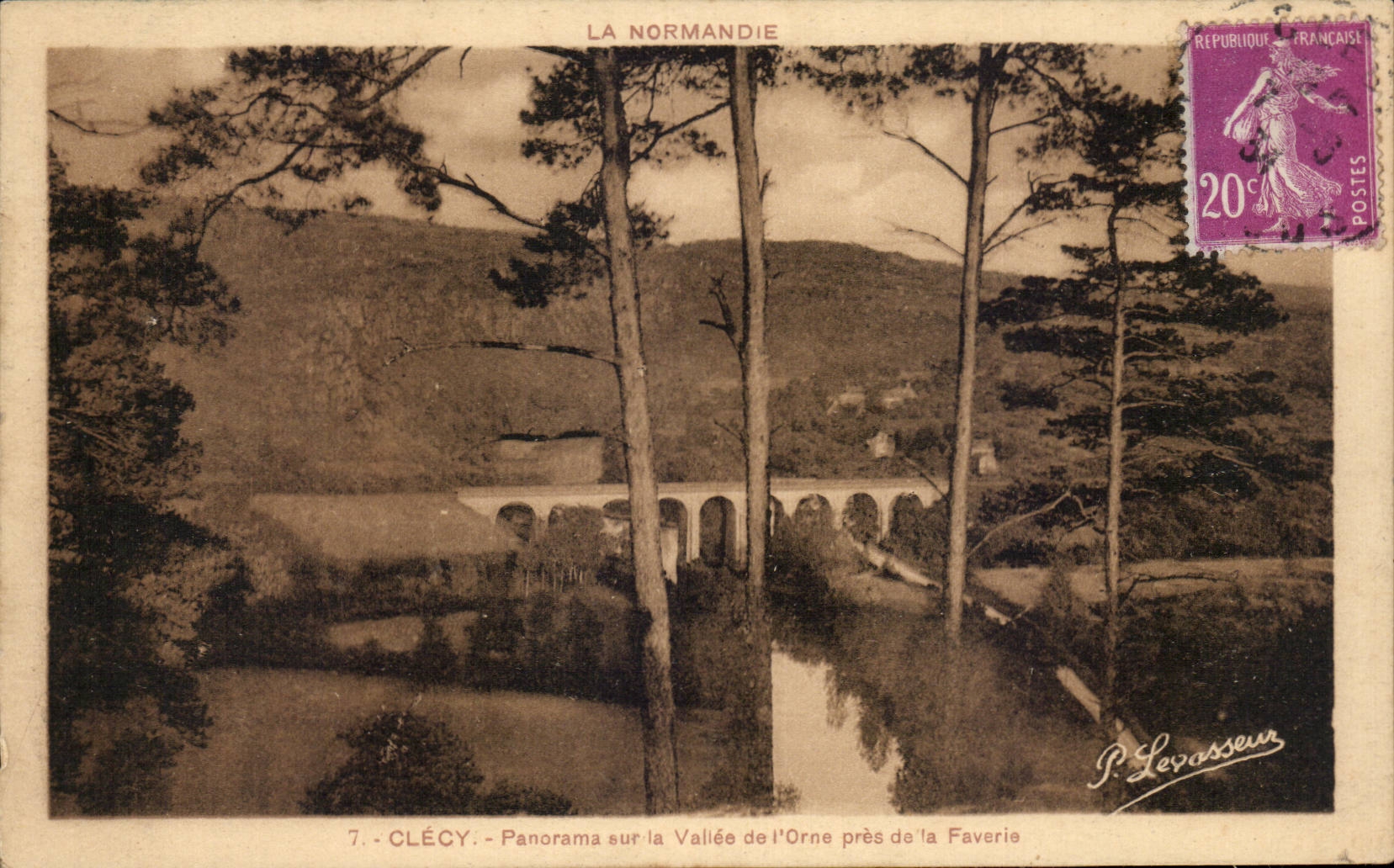 Clécy - Panorama sur la Vallée de l'Orne près de la Faverie — P. Levassœur