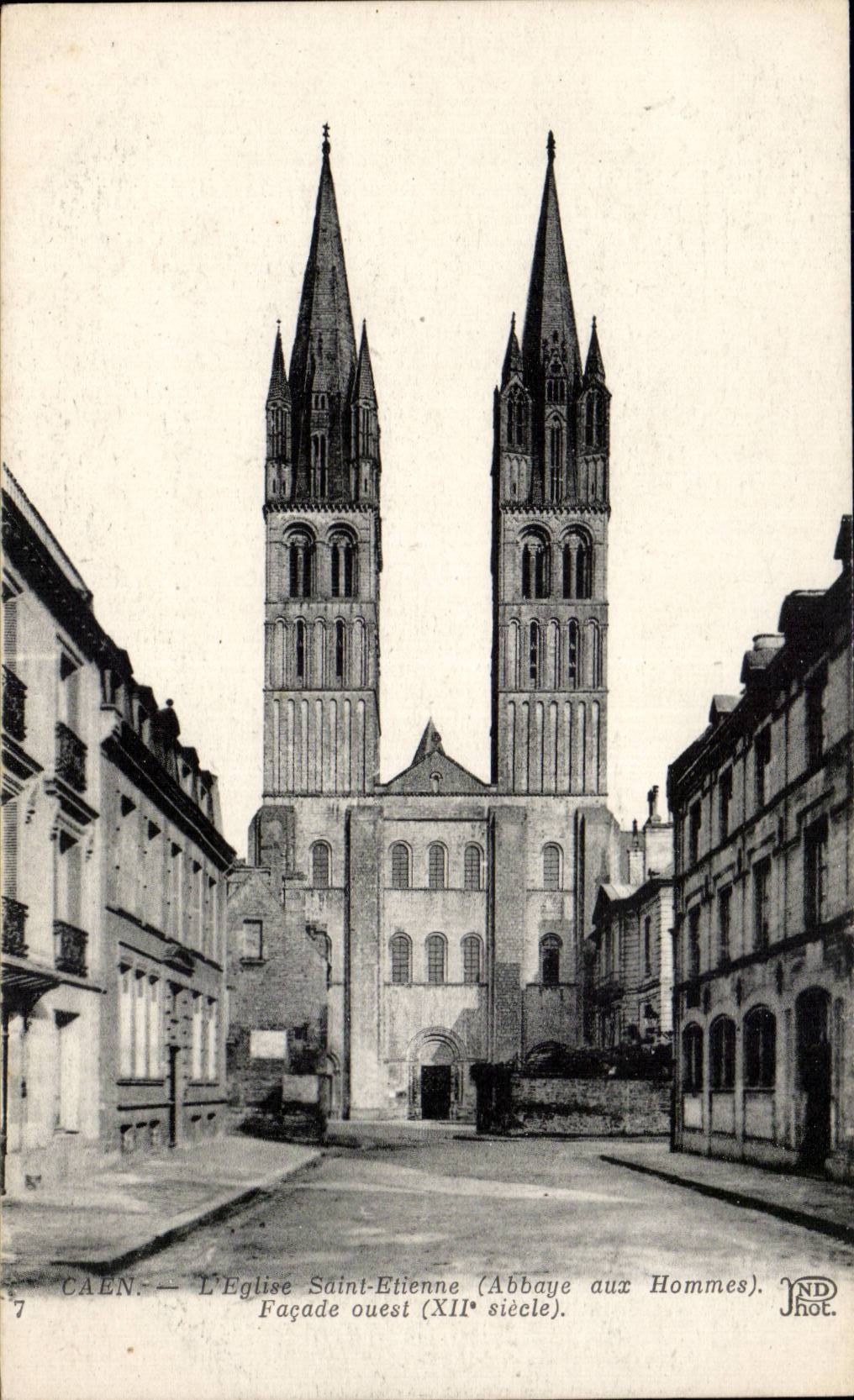 Caen — L'Église Saint-Étienne (Abbaye aux Hommes) — Façade ouest (XIIe siècle). ND Phot.