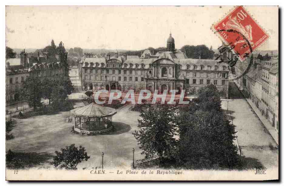 CPA Caen La place de la Republique