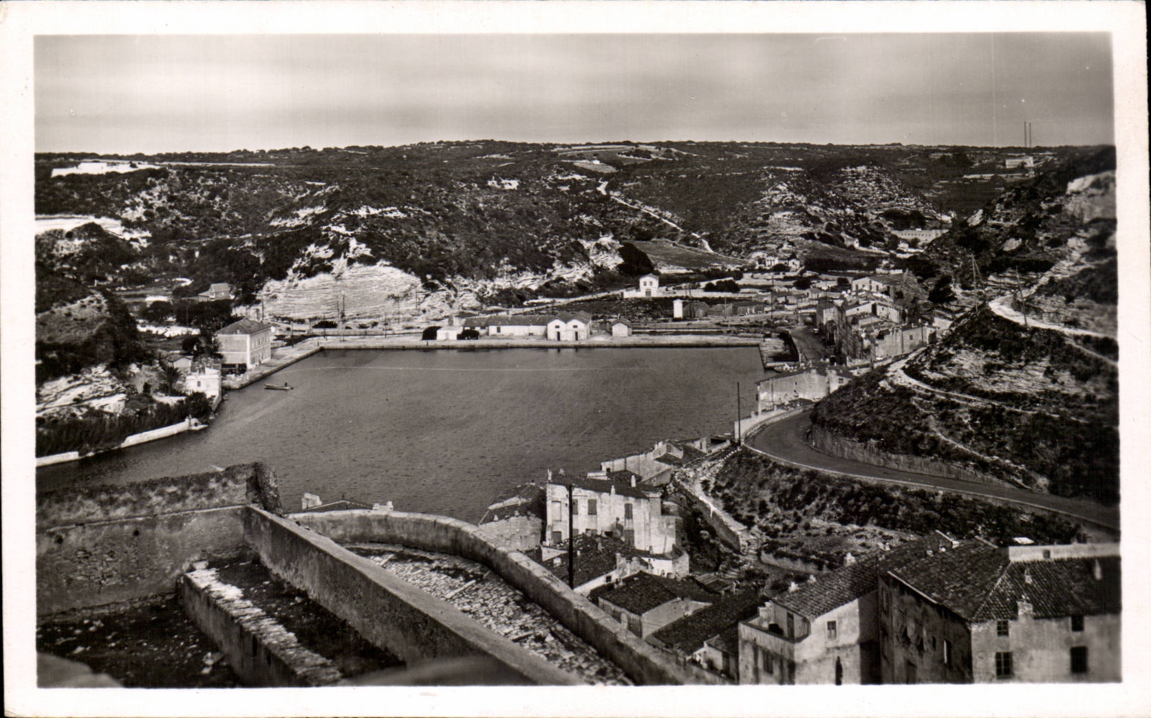 CPA Corse Corsica Bonifacio Port pris de la vieille ville