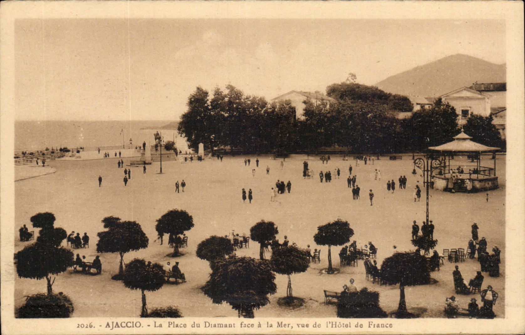 Ajaccio - La Place du Diamant face à la Mer, vue de l'Hôtel de France