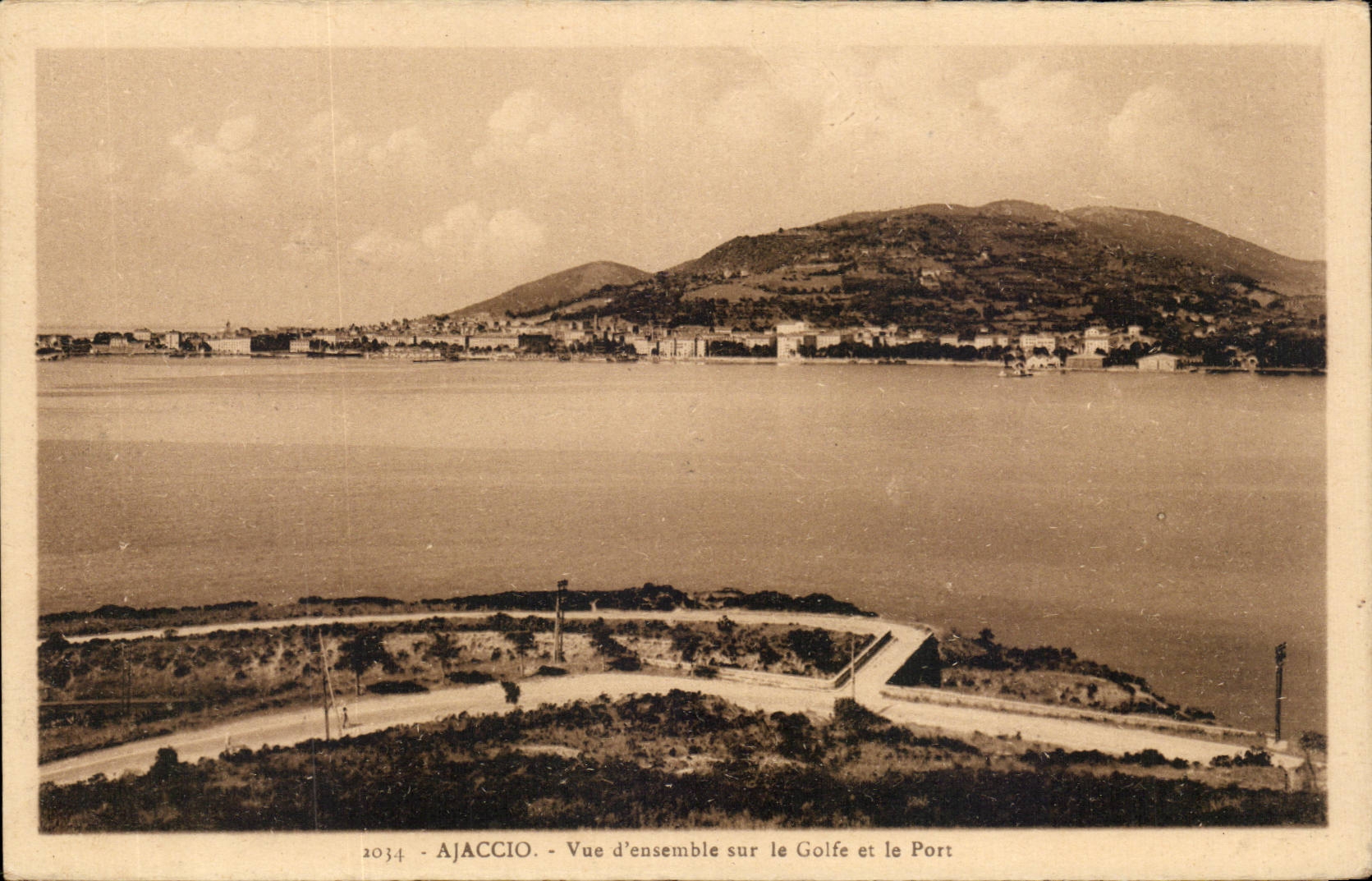 Ajaccio — Vue d'ensemble sur le Golfe et le Port — n° 2034