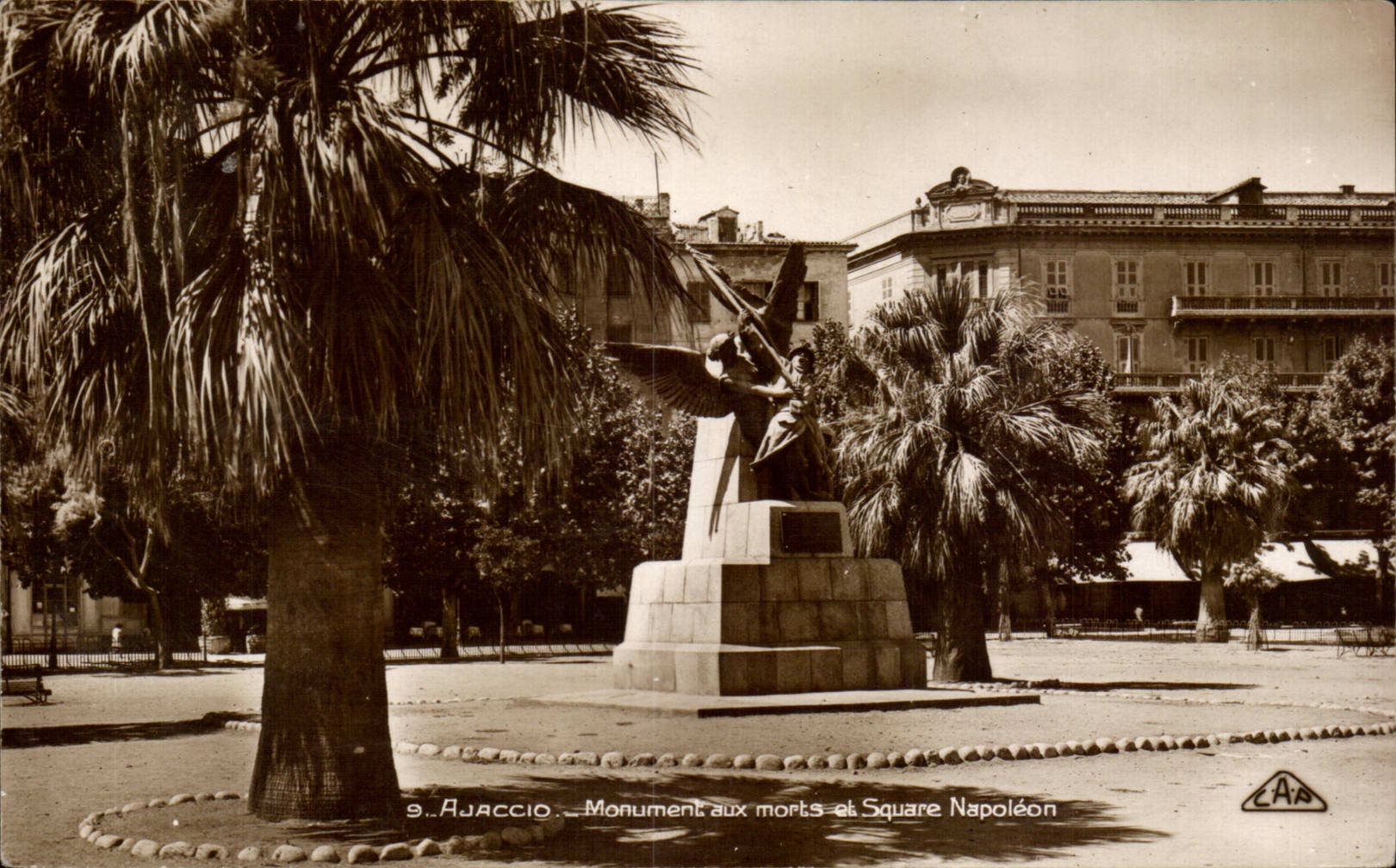 Corse - Corsica - Ajaccio - Monument aux Morts et Square Napoleon - CPA 