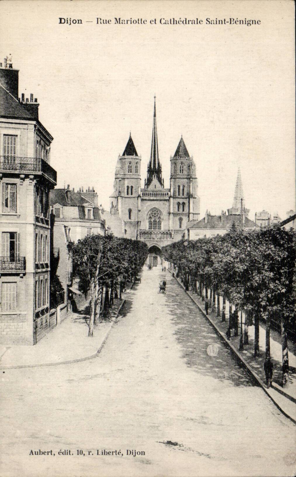 Dijon - Rue Marlotte et Cathedrale Saint Benigne - CPA 