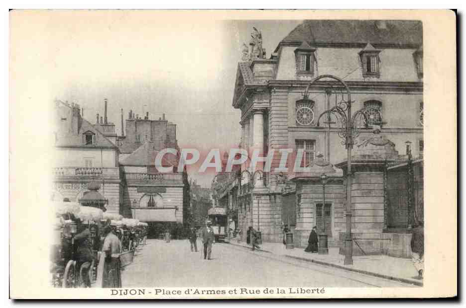 Dijon - Place d'Armes et rue de la Liberte - CPA 