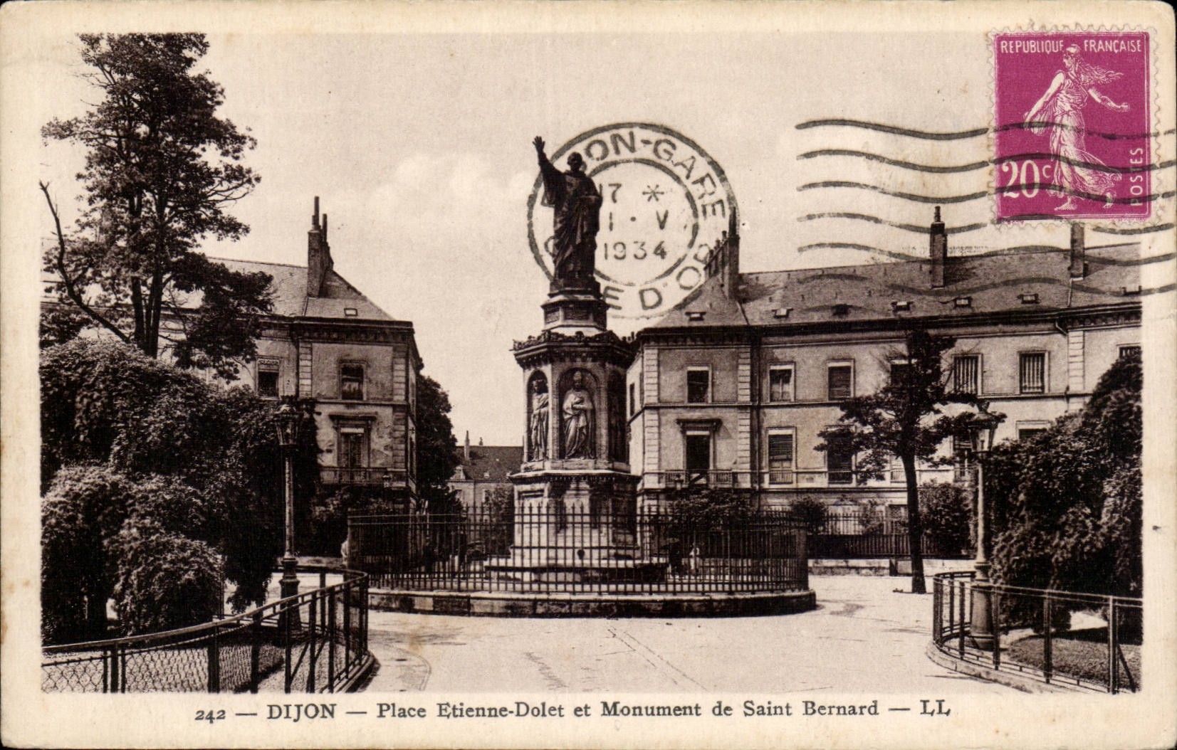 Dijon - Place Etienne Dolet et Monument de Saint Bernard - CPA 