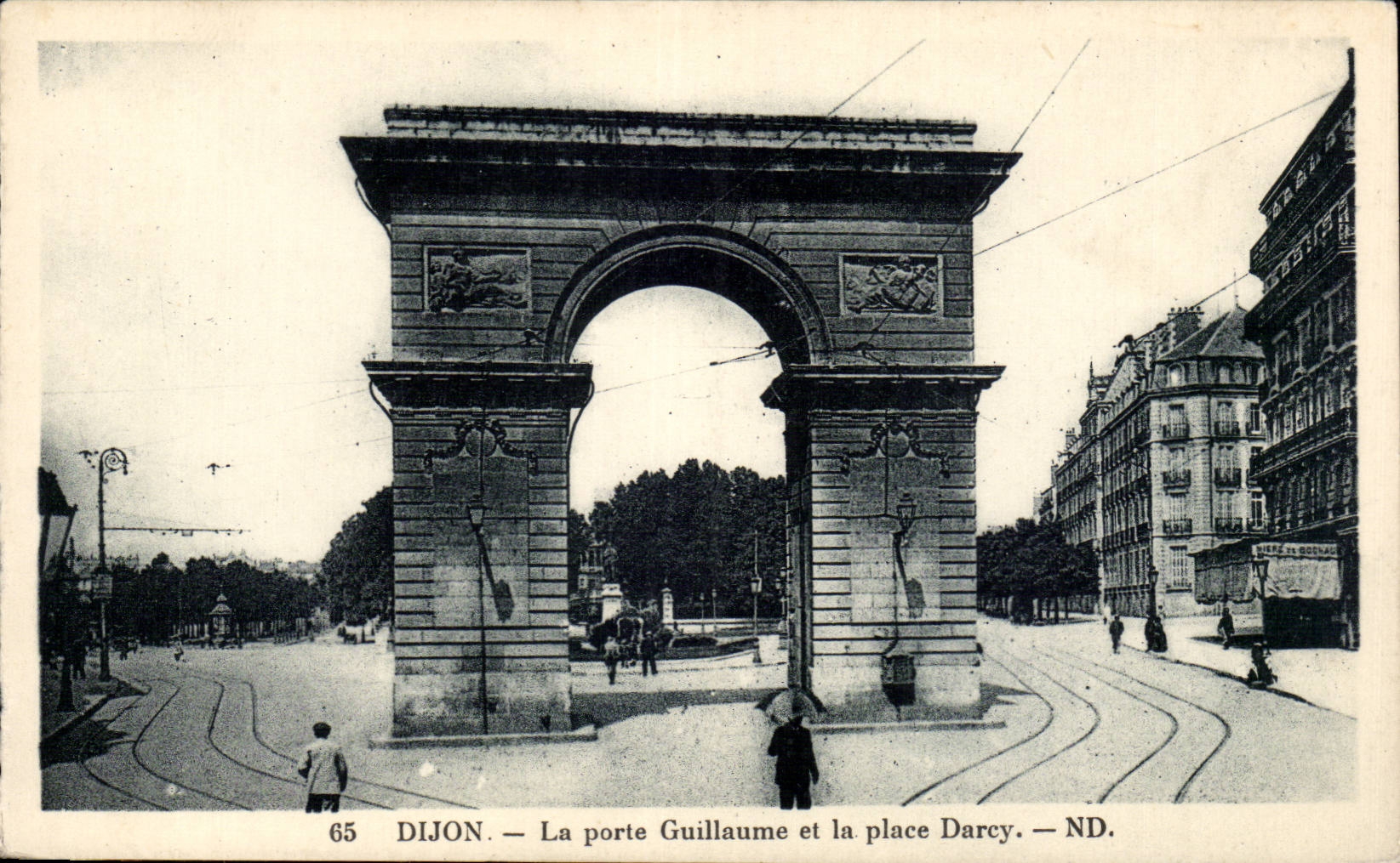 Dijon - La Porte Guillaume et la Place Darcy - CPA 