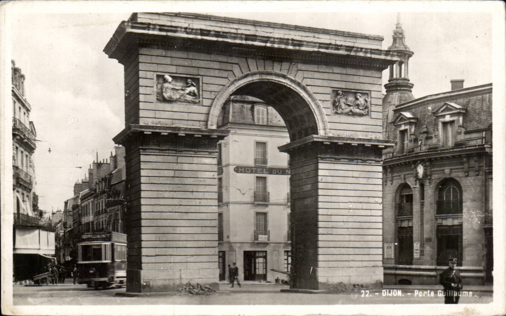 Dijon - Porte Guillaume - CPA 