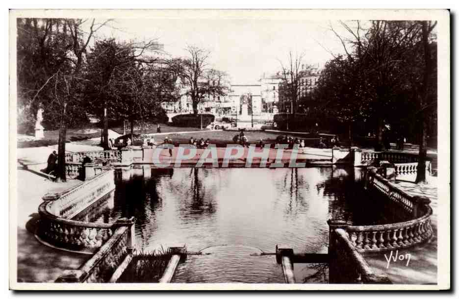 Dijon - Chateau d'Eau et Place Darcy - Yvon - CPA 
