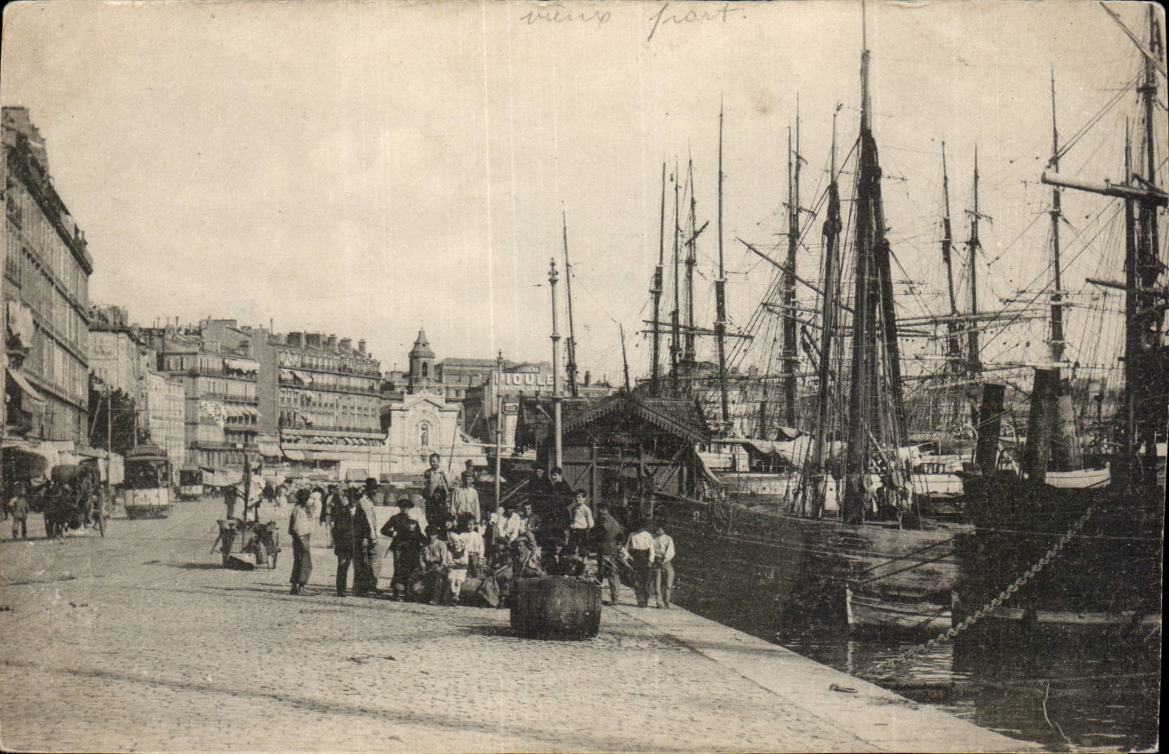 Puerto de Marsella — vista del muelle con barcos a vela — editor 'Iquole'