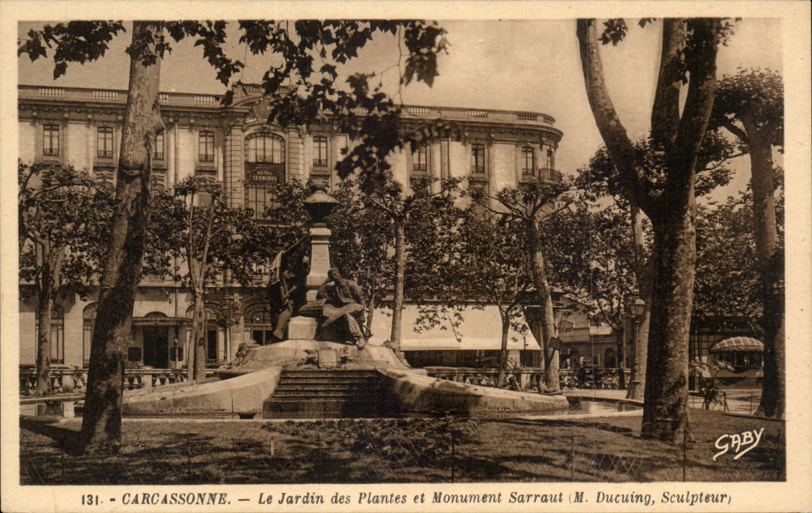 Carcassonne - Le Jardin des Plantes et monument Sarraut - CPA 