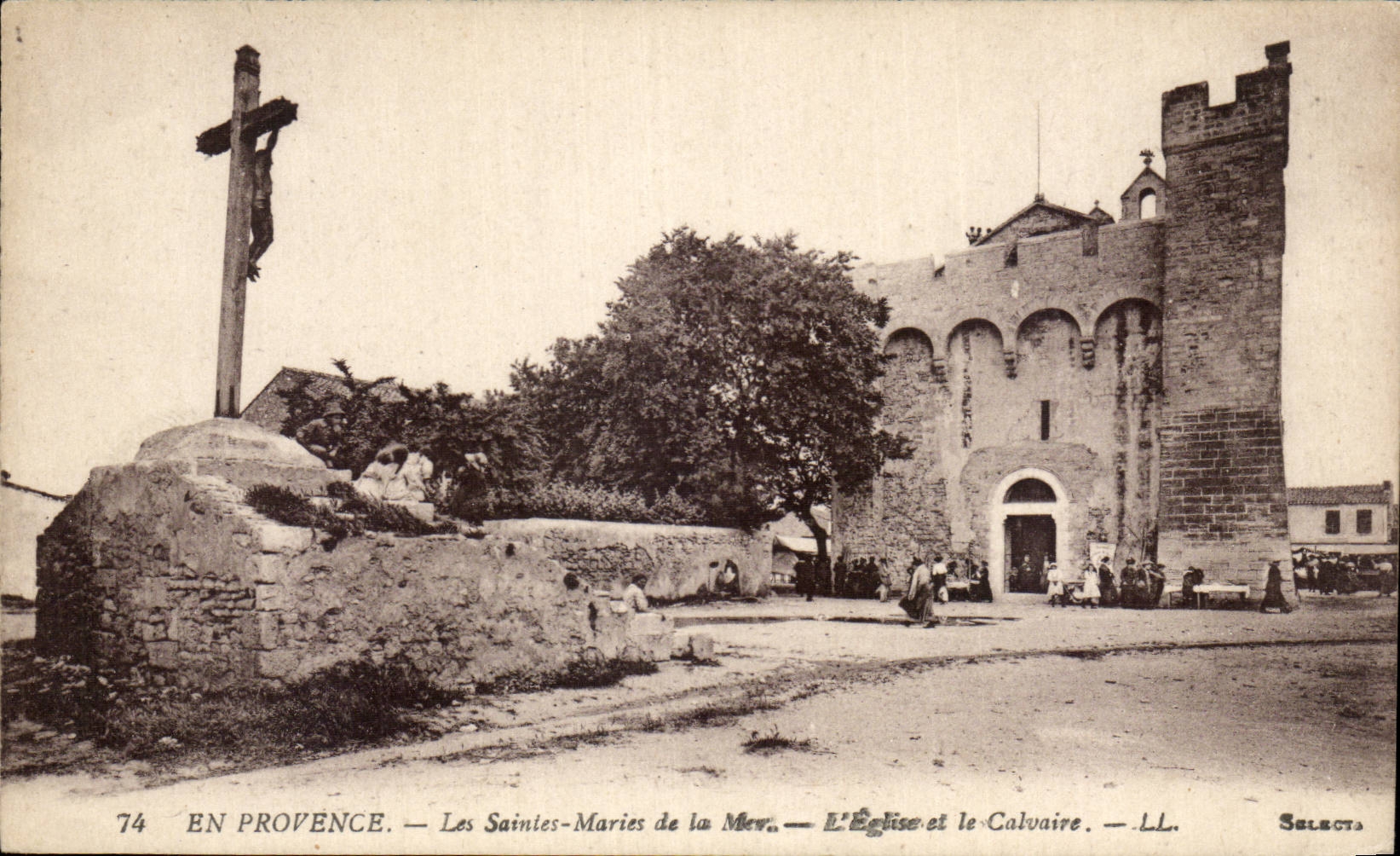 Les Saintes-Maries-de-la-Mer — L'Église et le Calvaire — Selecta