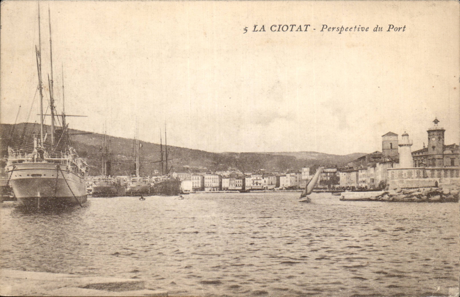 La Ciotat - Perspective du Port - CPA 