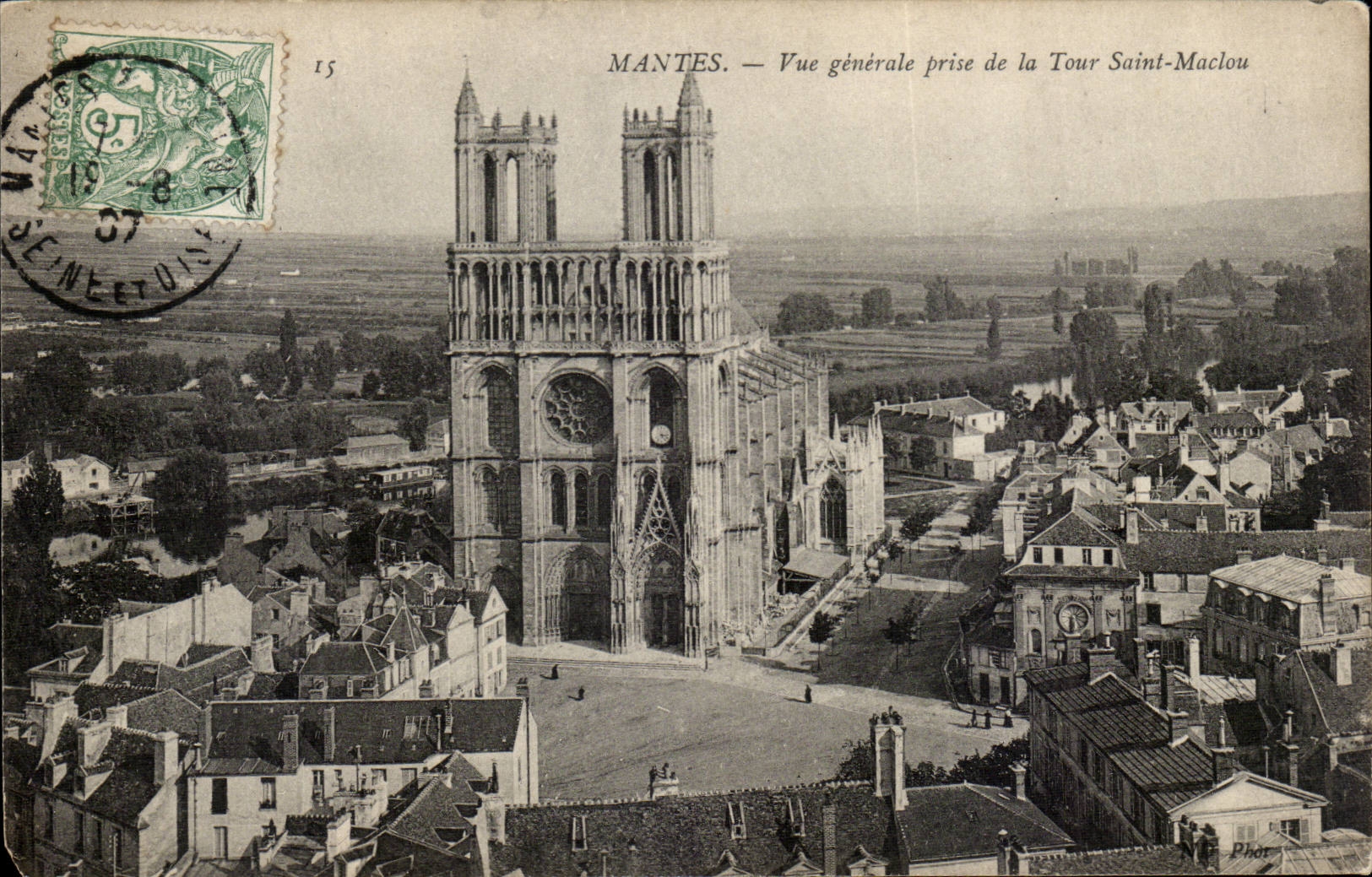 MANTES — Vue générale prise de la Tour Saint-Maclou — Phot.