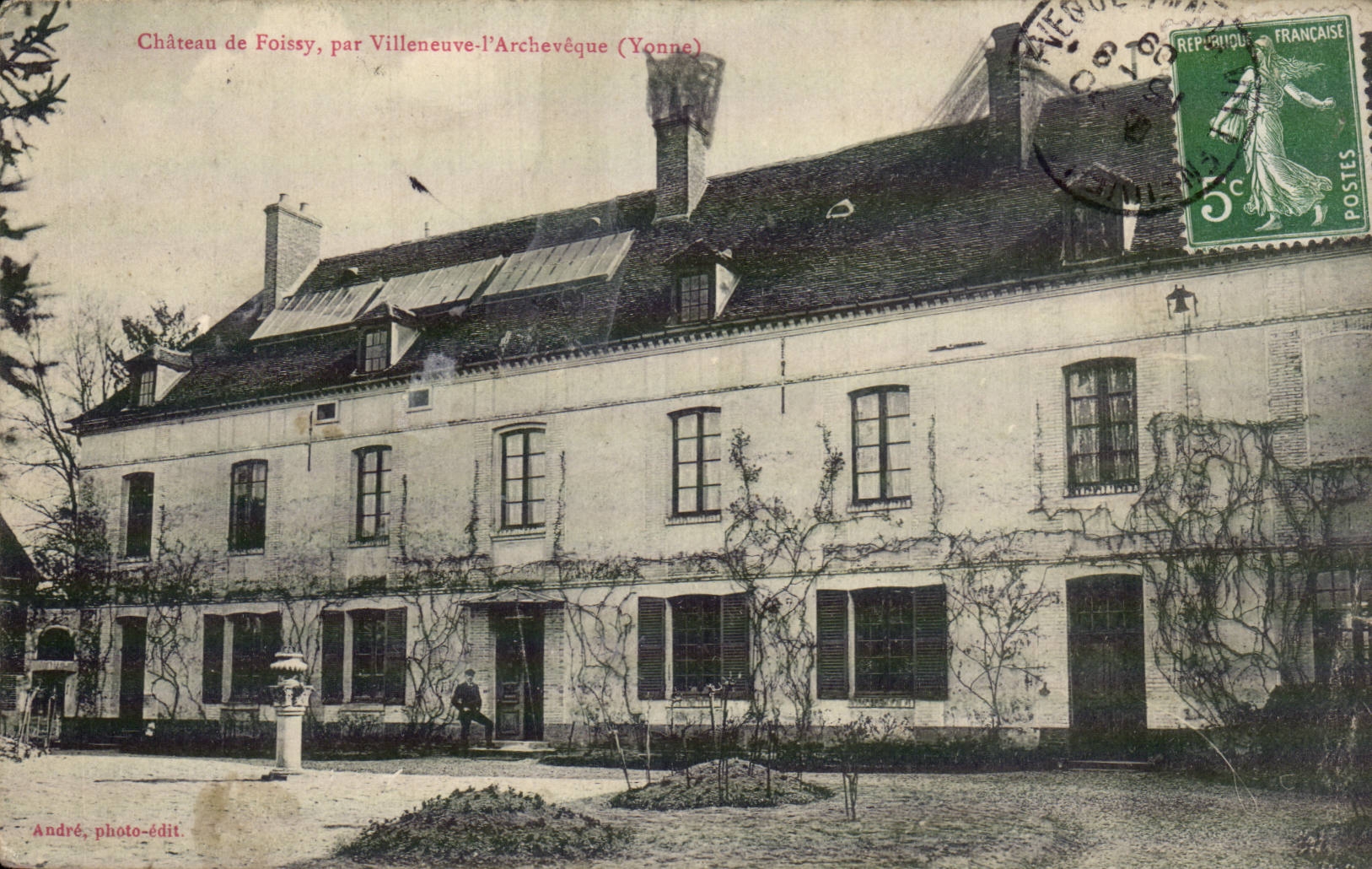 Villeneuve de l'Archeveque - Chateau de Foissy - CPA 