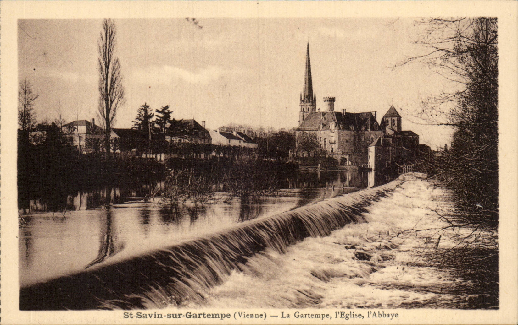 Saint Savin sur Gartempe - L'Eglise - L'Abbaye - CPA 