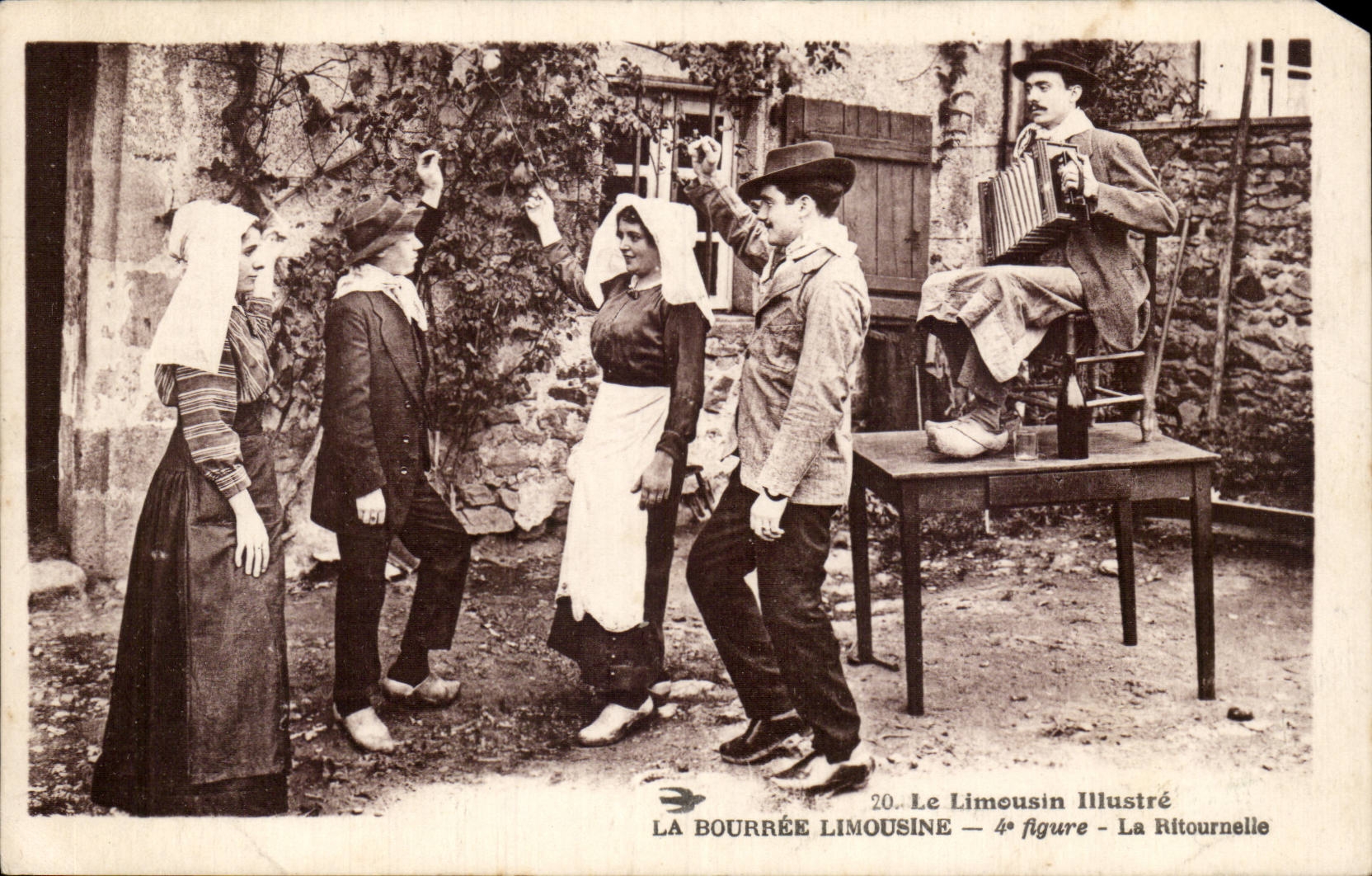 Folklore - Costumes - La Bouree Limousin - La Ritournelle - La Danse CPA 