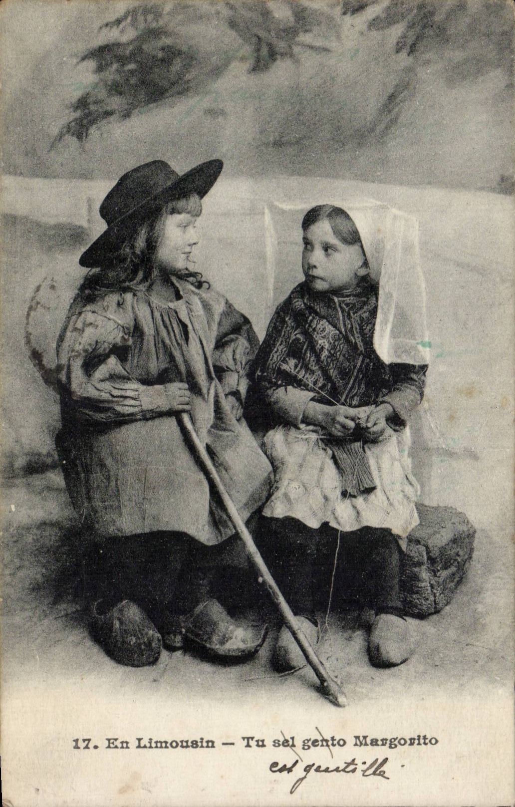 Folkore - Costumes - Enfants - En Limousin - sabots - CPA 