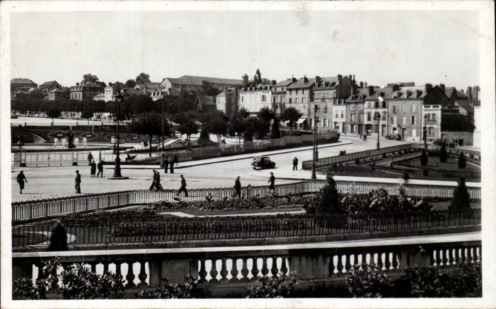 Les Jardins du Champ de Juillet — Vue prise de la Gare — Édition Jourdan — Limoges