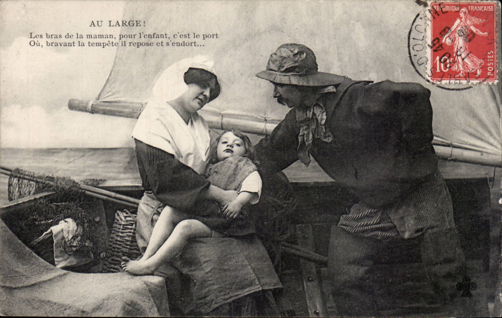 Folklore - Costumes - Les Bras de la Maman - Enfant - Marin - Femme - CPA 