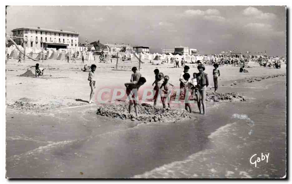 Enfants jouant au bord de la mer — St-Jean-de-Monts — Gaby