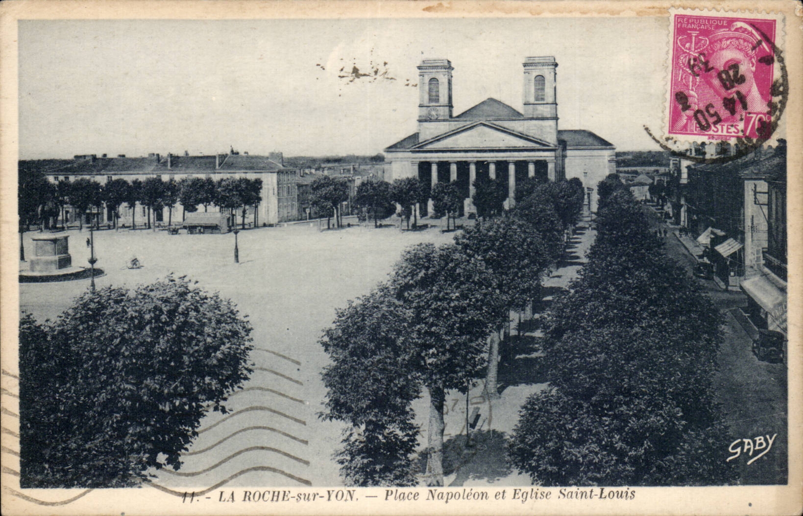 CPA La Roche sur Yon Place Napoleon et Eglise Saint Louis