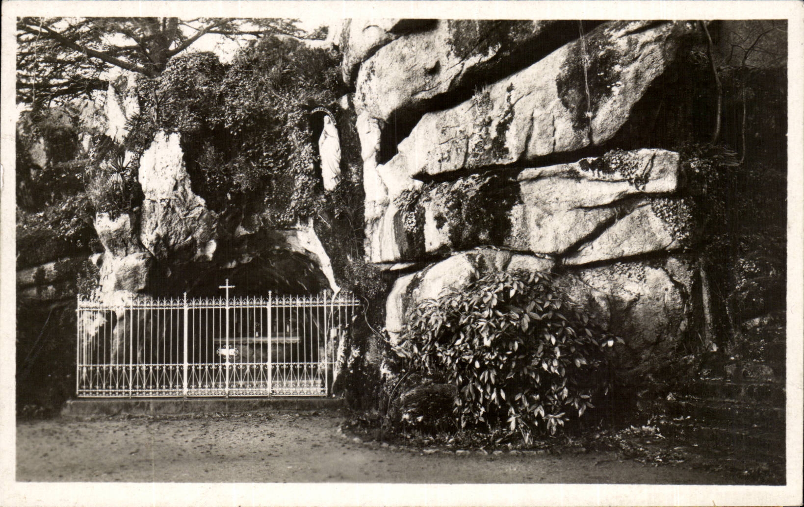 La Grotte de Lourdes — St-Laurent-sur-Sèvre (Vendée) — PENSIONNAT ST-GABRIEL