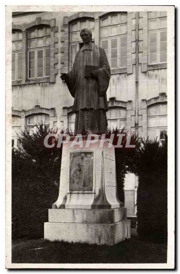 Statue du Bienheureux de Montfort — Pensionnat St-Gabriel — St-Laurent-sur-Sèvre, Vendée