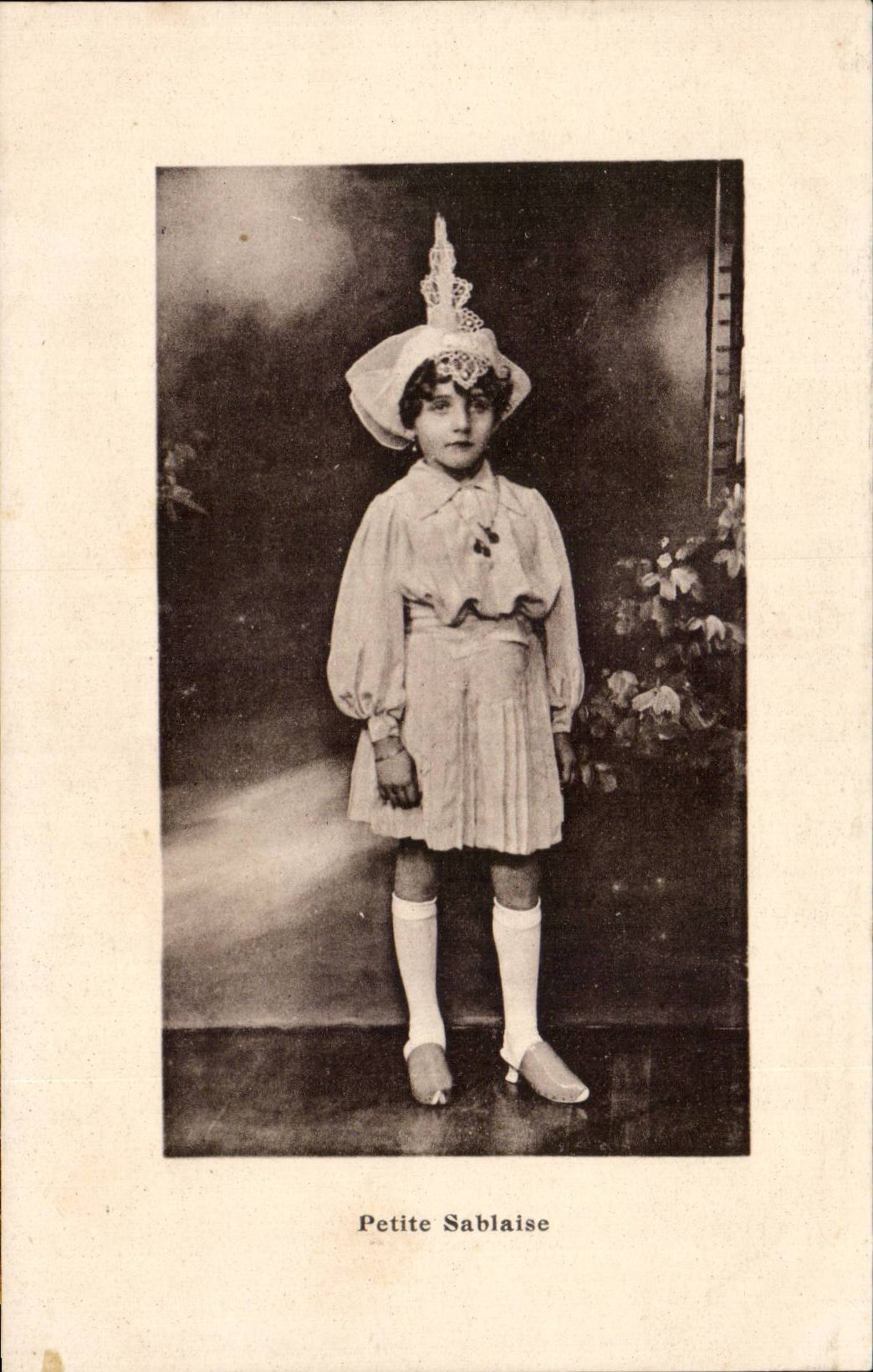 CPA Sables d'olonne Petite sablaise Folklore Enfant